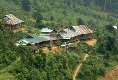 Đẹp tuyệt ng&ocirc;i l&agrave;ng ở lưng chừng trời